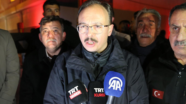 10 katlı binadaki yangında 20 kişi dumandan etkilendi