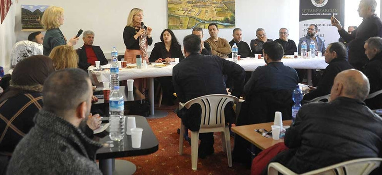Sarıcan Derneğinde seçim paneli: Çifte vatandaşlık ve gençler için yeni adımlar