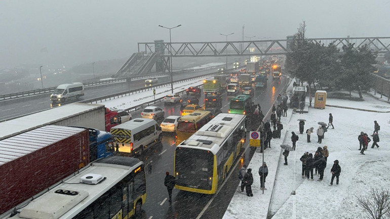 SON DAKİKA... İstanbul Valiliği duyurdu İstanbulda okullar tatil