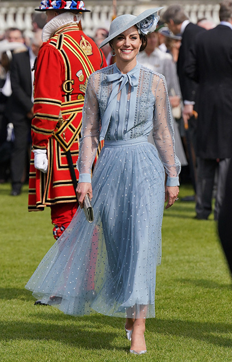 Bize gelin gelmeseydin hala çirkin giyiniyor olacaktın... Zalim şakalar bitmiyor, eski defterler kapanmıyor... 14 yıllık evlilik böyle yürüyor