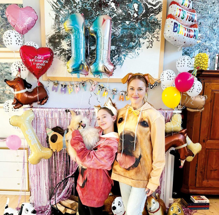 Doğuma günler kala kar altında romantik poz