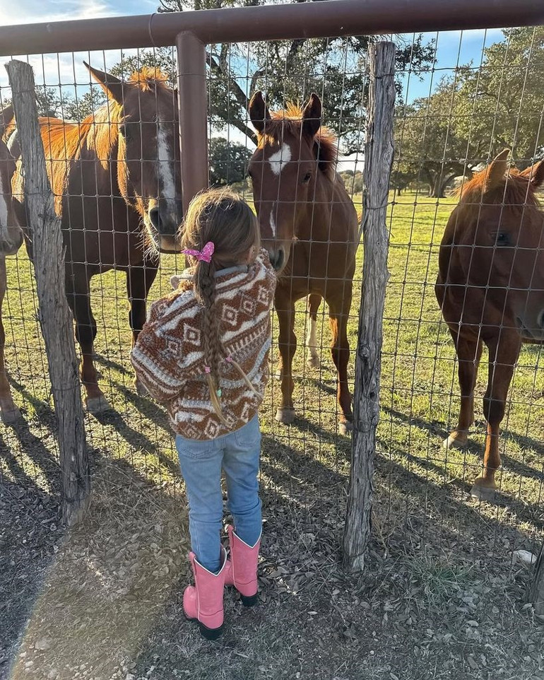 Onu bir hazine gibi herkesten saklıyor… Ünlü yıldızın kızı 5 yaşına geldi ama yüzünü kimseler görmedi