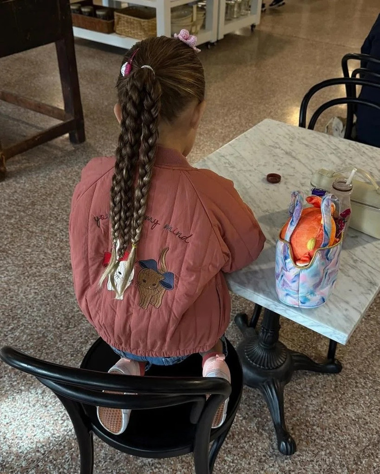 Onu bir hazine gibi herkesten saklıyor… Ünlü yıldızın kızı 5 yaşına geldi ama yüzünü kimseler görmedi