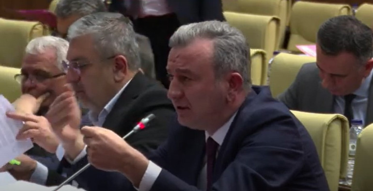 AK Parti’den peyzaj sorusu... ‘Kuru peyzaja geçildiyse 1 milyarlık bitki niye alındı’