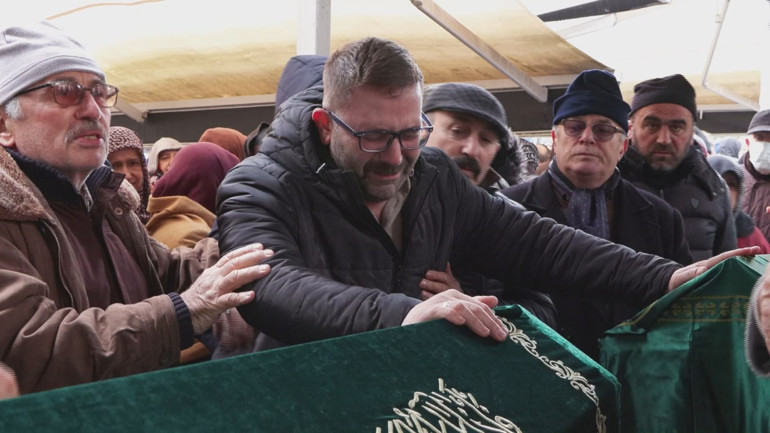 Ankarada anneleri katletmişti 2 kardeşe acı veda... Baba Koruyamadım diyerek ağladı