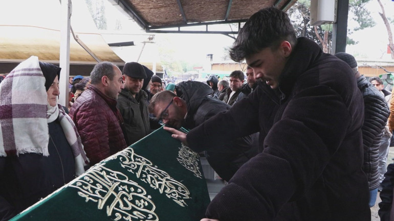 Ankarada anneleri katletmişti 2 kardeşe acı veda... Baba Koruyamadım diyerek ağladı