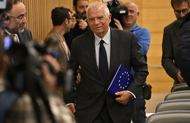 ‘AB, Trump’a teslim olamaz’