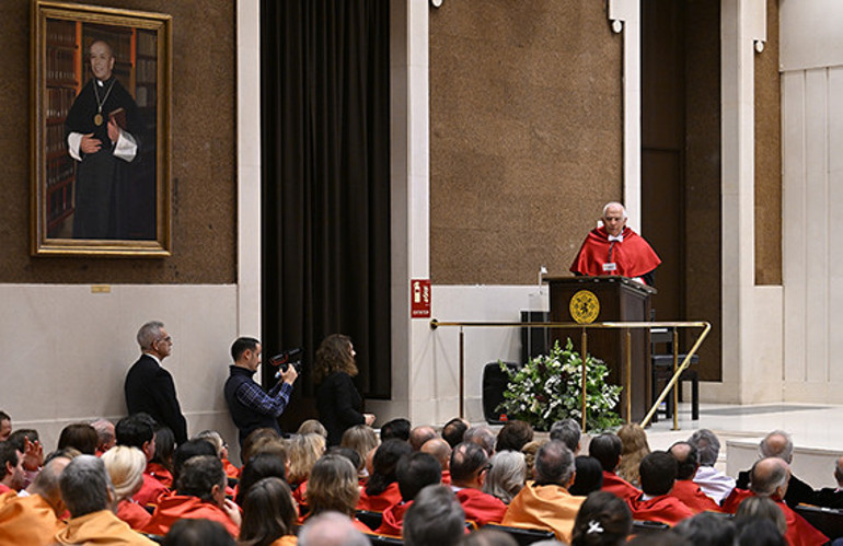 ‘AB, Trump’a teslim olamaz’