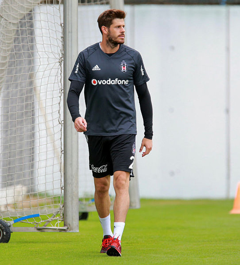 Beşiktaşın eski kaleci antrenöründen dikkat çeken itiraflar: Evet, transferde payım var | Türkiyenin en iyi file bekçisi Altay Bayındır