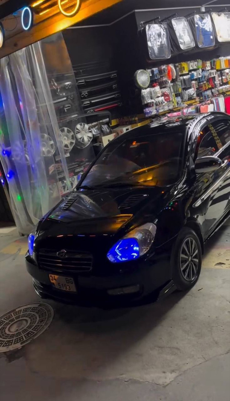 Aracında usulsüz çakar kullanan sosyal medya fenomeni Yakışıklı güvenlik cezadan kurtulamadı