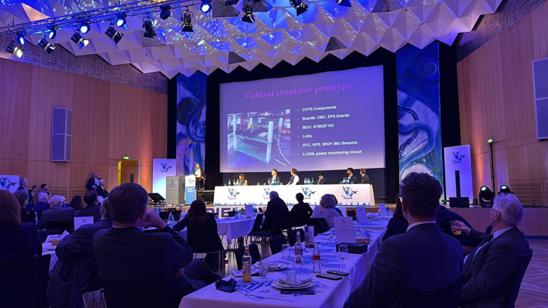 Türk mühendis geleceğin yangın söndürme uçağını tanıttı