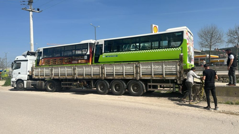 Kocaelinin halk otobüsü Suriyede görülmüştü... İşin aslı belli oldu: Buradan hurda araçları satın aldılar