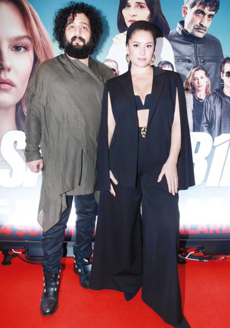 Galaya ünlü akını... Ağlatan aşk