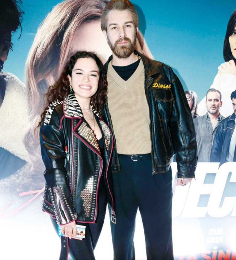 Galaya ünlü akını... Ağlatan aşk