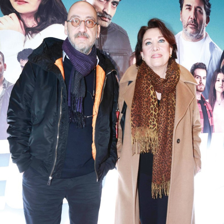 Galaya ünlü akını... Ağlatan aşk