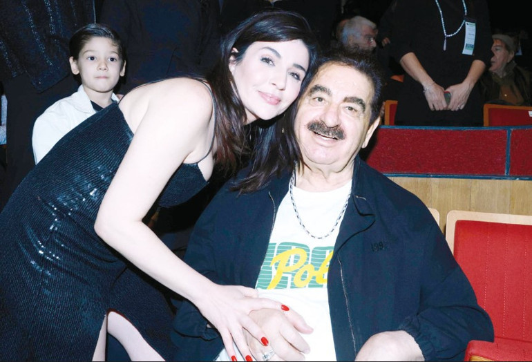 Galaya ünlü akını... Ağlatan aşk