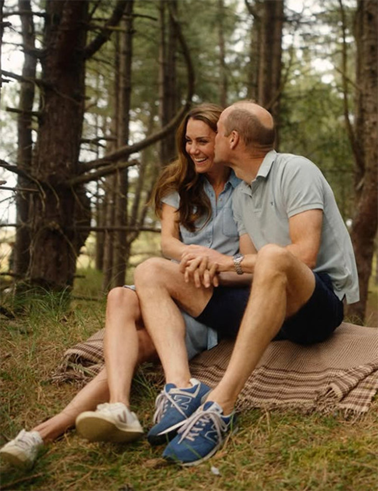 İki eltinin öpücük savaşı... Cevabı saatler sonra geldi