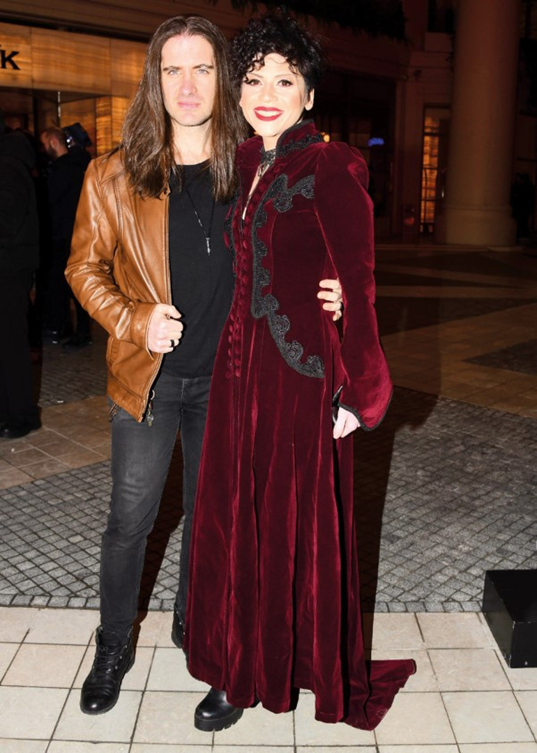 6’ncı yıl kutlaması... Atiye aşka geldi