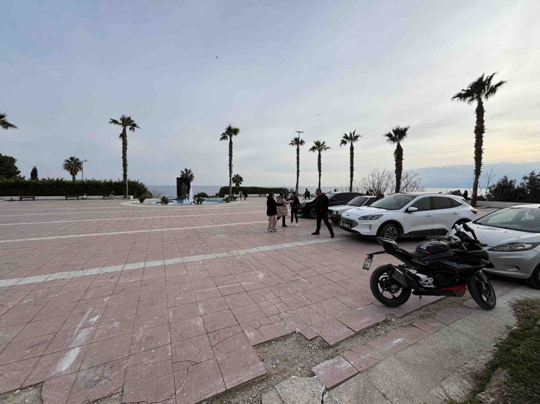 İyi polis, kötü polis, kuralsız vatandaş...