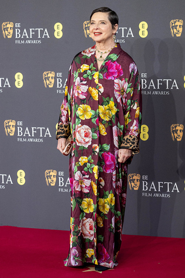 Nişanlandıktan sonra iğne ipliğe dönmüş Selena Gomez ödül gecesine damgasını vurdu