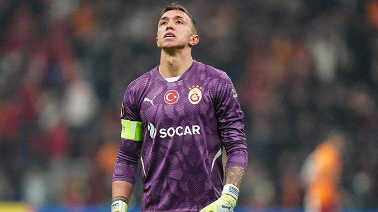 Galatasaray kaleci transfer için İstanbulda ilk görüşmesini yaptı Musleranın yerine...