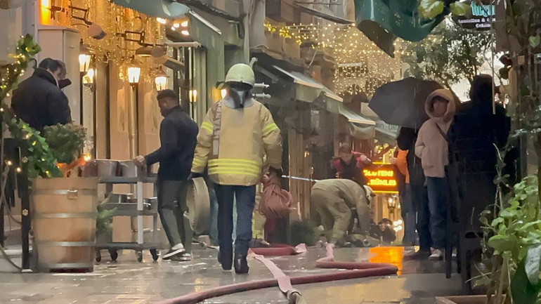 Beyoğlunda restoranda yangın