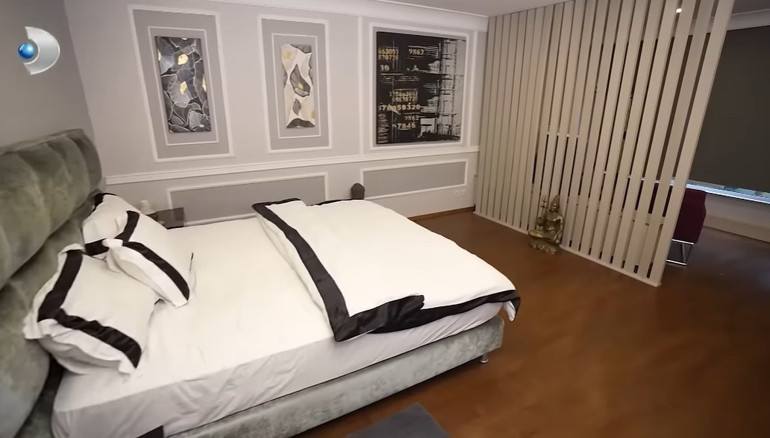 159 ülke gezdi evini getirdiği objelerle süsledi 70 ve 80lere damga vuran ünlü şarkıcı burada yaşıyor