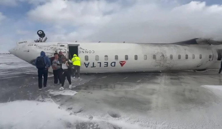 Son dakika... İnişe geçen uçak takla attı Havalimanında ilginç kaza: 18 yaralı