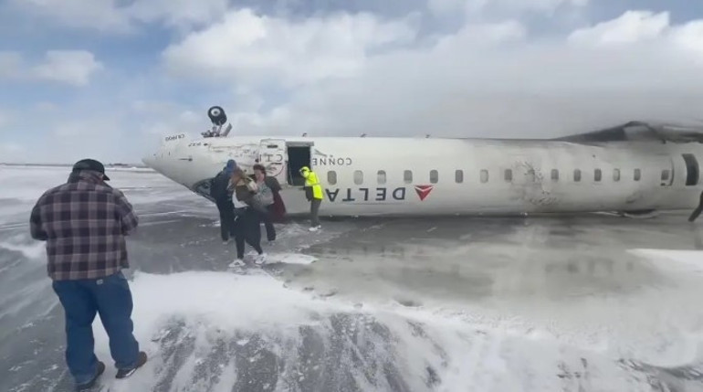 Takla atıp ters dönen uçağın içinden yeni görüntüler Yolcular dehşeti böyle anlattı: Hepimiz yarasa gibi asılı kaldık