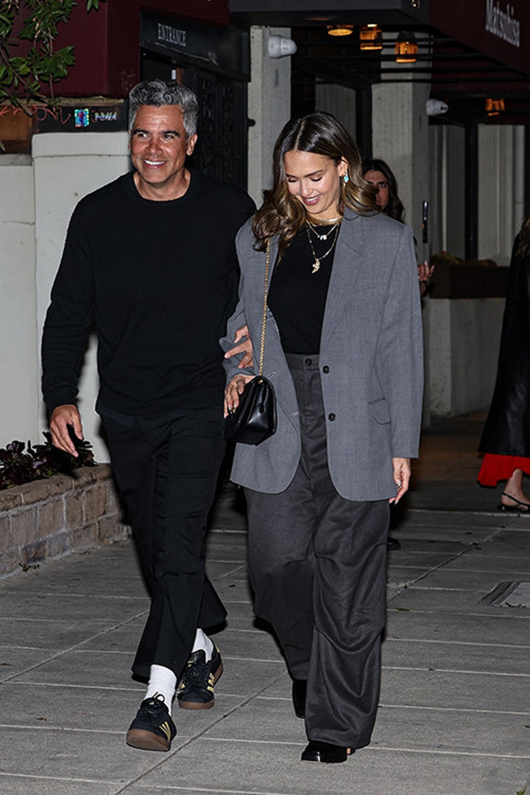 Boşanma avukatına vekaleti verdi, tatile koştu... Bir zamanlar aşk yaşadığı sahillerde şimdi yalnız başına