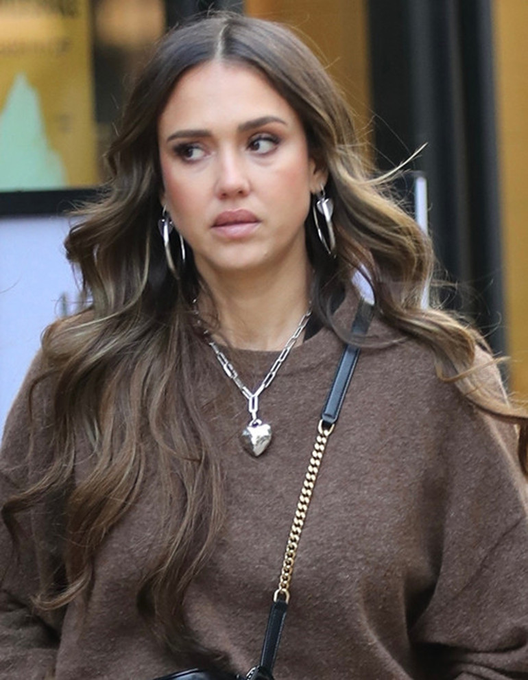 Boşanma avukatına vekaleti verdi, tatile koştu... Bir zamanlar aşk yaşadığı sahillerde şimdi yalnız başına