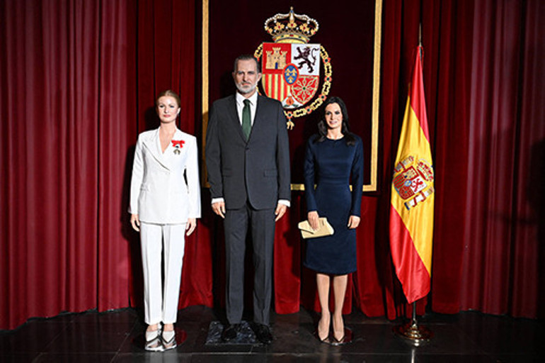 Ailesinin skandallarını unutturmuştu: Sonunda heykelini yaptılar