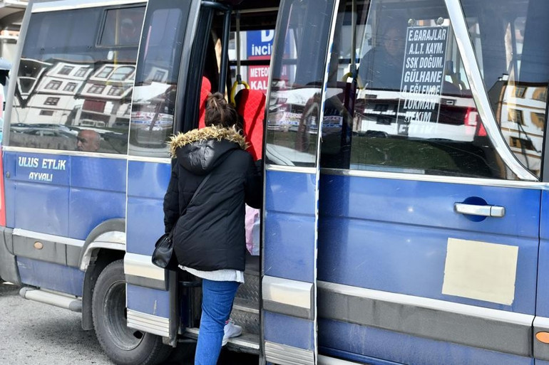 Üniversitelilerden dolmuş için çağrı... ‘Biz de öğrenci ücreti ödeyelim’