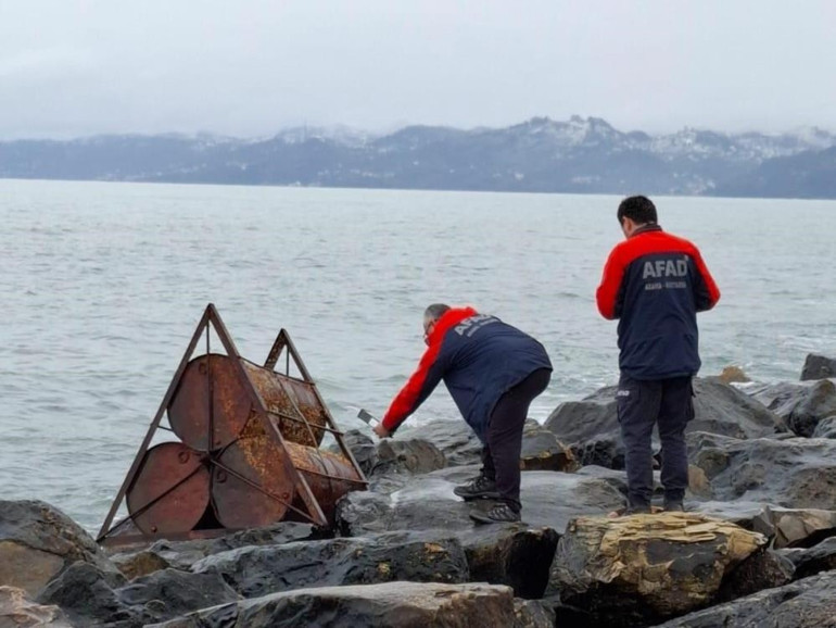 Ordunun 3 ilçesinde sahile vuran variller tedirgin etti Birinde kimyasal madde tespit edildi