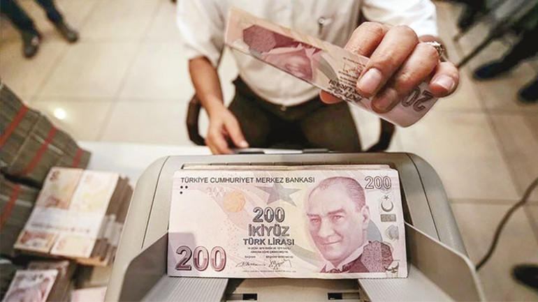 Çalışan emeklinin maaşı kesilecek mi
