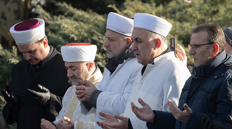 Hanau kurbanları anıldı: ‘Ortak ülkemiz Almanya bugün acınızı ve kederinizi paylaşıyor’