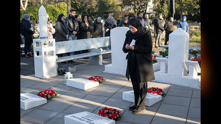 Hanau kurbanları anıldı: ‘Ortak ülkemiz Almanya bugün acınızı ve kederinizi paylaşıyor’
