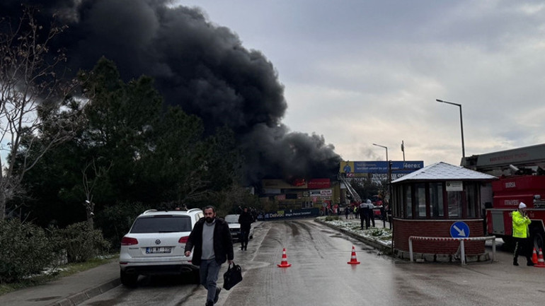 Bursada madeni yağ satışı yapılan iş yerinde yangın