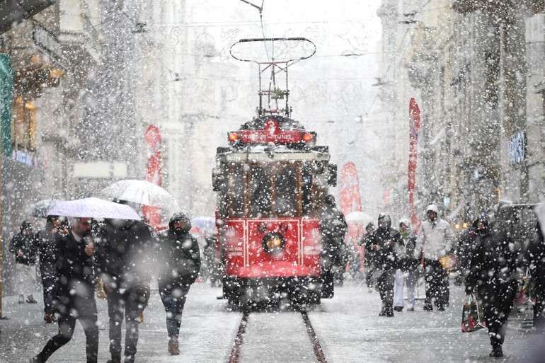 Son dakika haberi: İstanbul Valisi Davut Gül açıkladı... İstanbulda okullar tatil edildi