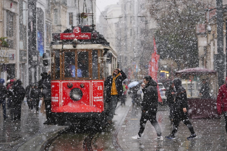 Son dakika haberi: İstanbul Valisi Davut Gül açıkladı... İstanbulda okullar tatil edildi