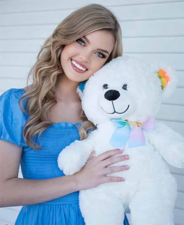 Küçük yaşta taciz kurbanı oldu... Evlatlık alınınca gülen yüzü sonsuza kadar soldu... Evine üç dakika kala trafik kazasında hayata veda etti