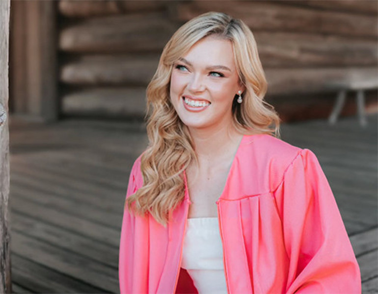 Küçük yaşta taciz kurbanı oldu... Evlatlık alınınca gülen yüzü sonsuza kadar soldu... Evine üç dakika kala trafik kazasında hayata veda etti