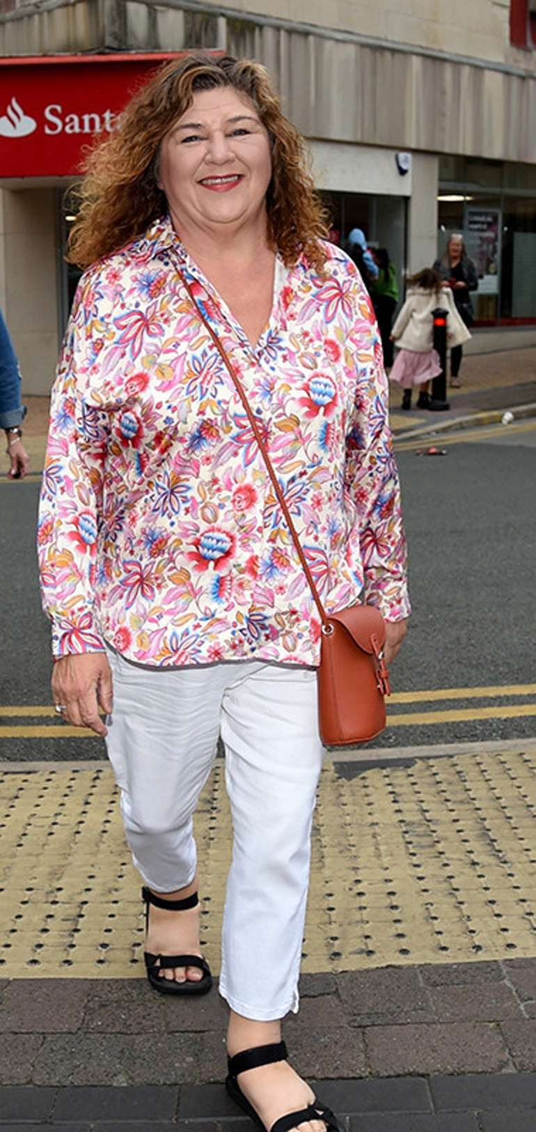 Yılların oyuncusu diziden ayrıldı, hayatı drama döndü: Artık restoranlarda şarkı söylüyor... Karnını bile zor doyuruyor