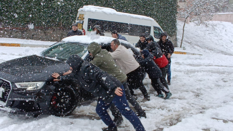 Son dakika haberi: İstanbul Valisi Davut Gül açıkladı... İstanbulda okullar tatil edildi