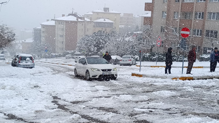 Son dakika haberi: İstanbul Valisi Davut Gül açıkladı... İstanbulda okullar tatil edildi