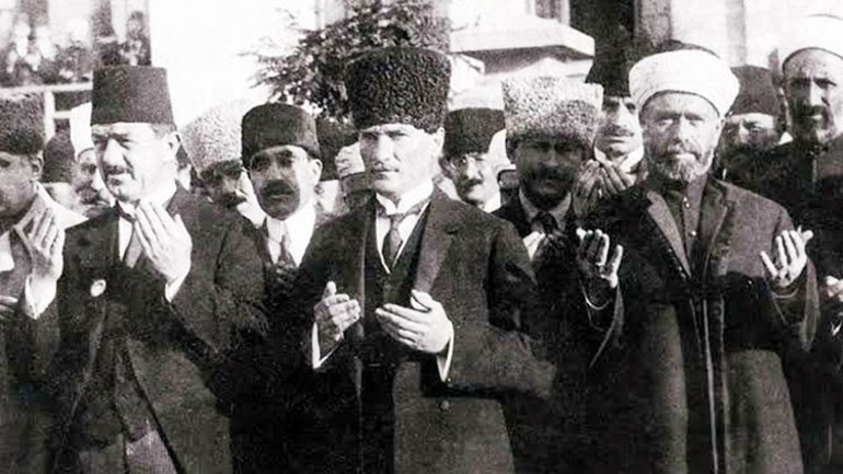 Dualarla açtığı TBMM’de Atatürk’e çirkin hakaret: ‘Kemalizm zehirdir’
