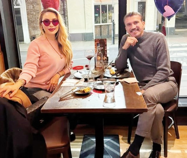 Londra’da kafa izninde