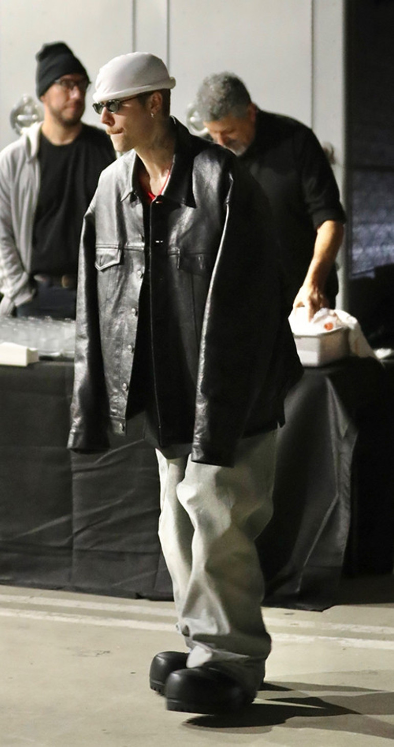 Küçük yaşta gelen şöhret ona yaramadı: Sanki başıboş bir top mermisi gibi... Genç şarkıcının içler acısı hali