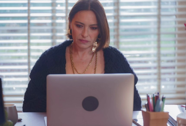 Piyasa izleyici ile buluştu... Düğün evi, cenaze evine döndü... Kına gecesinde anne acısı