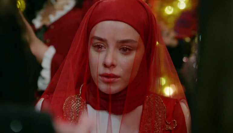 Piyasa izleyici ile buluştu... Düğün evi, cenaze evine döndü... Kına gecesinde anne acısı